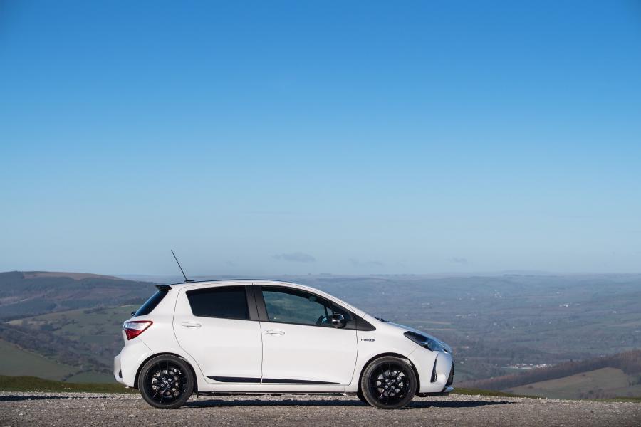  Toyota Yaris Hybrid GR Sport 2019 года  (UK) (фото 36 из 40)